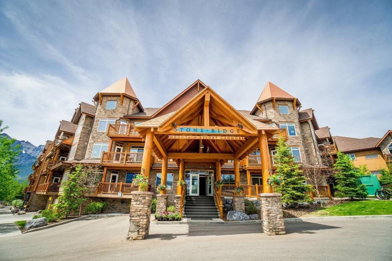 Spacious Penthouse Suite-King Beds-Pool & Hot Tub Canmore Exterior foto